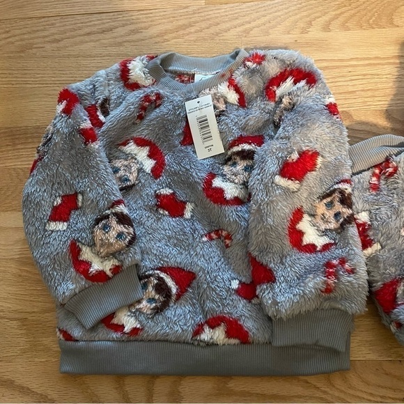 Elf on the Shelf 3T Fuzzy Outfit NEW 3T Sweatshirt Sweatpants Gray Red Christmas - Picture 3 of 3